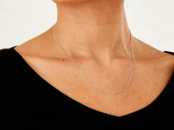 9ct White Gold 0.9mm Diamond Cut Curb Chain 18