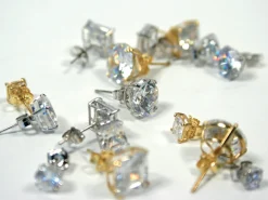 18ct White Gold Round Double Gallery 4 Claw Ear Stud 10pt