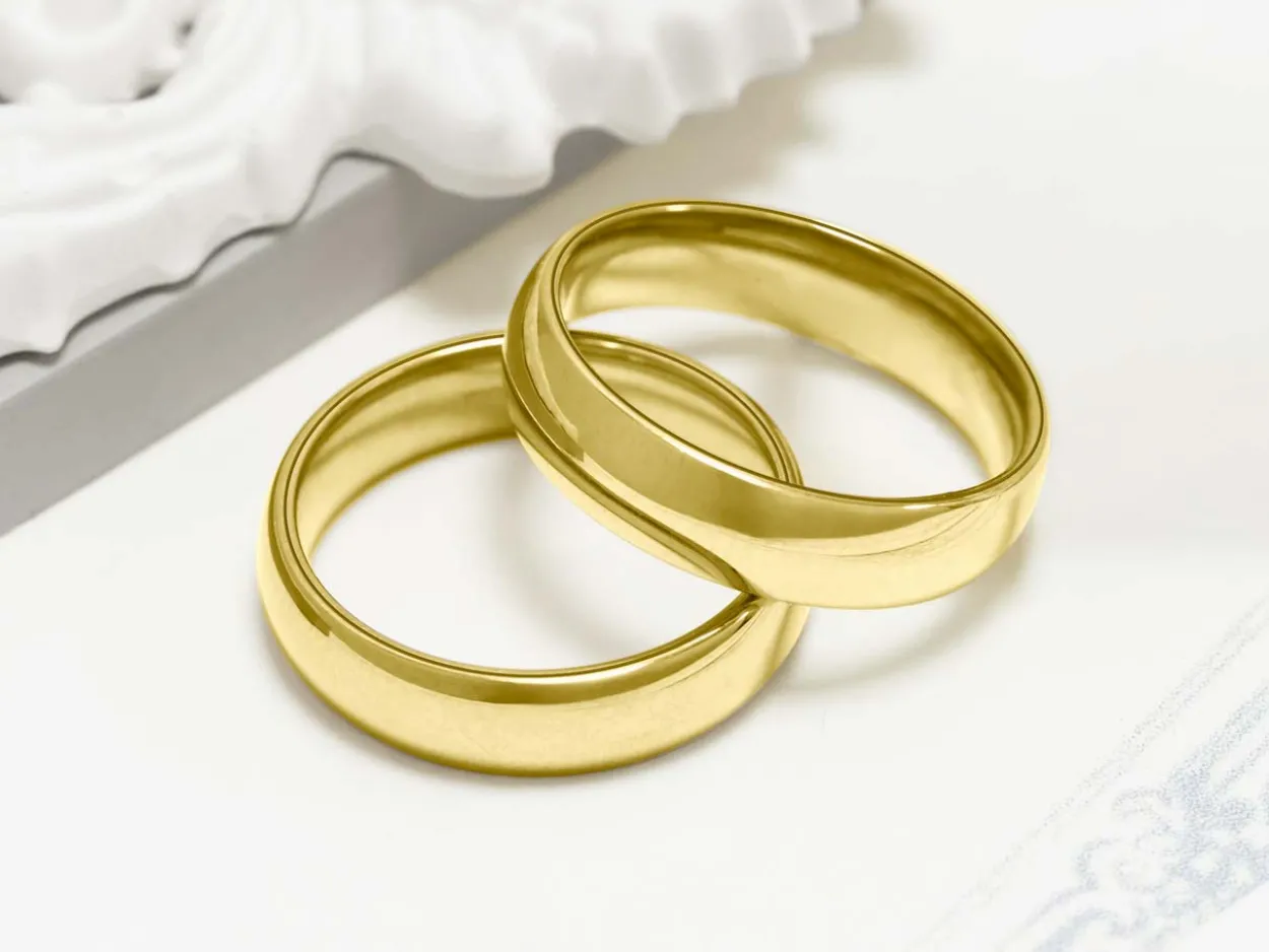 18ct Yellow Gold Court Wedding Ring 6.0mm, Size V, 4.70g Super Lightweight, Laser Hallmarked, Wall Thickness 2.0mm, 100% Recycled Gold
