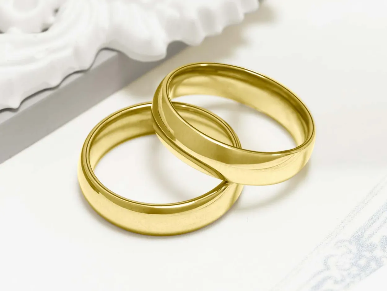 18ct Yellow Gold Court Wedding Ring 6.0mm, Size S, 4.47g Super Lightweight, Laser Hallmarked, Wall Thickness 2.0mm, 100% Recycled Gold