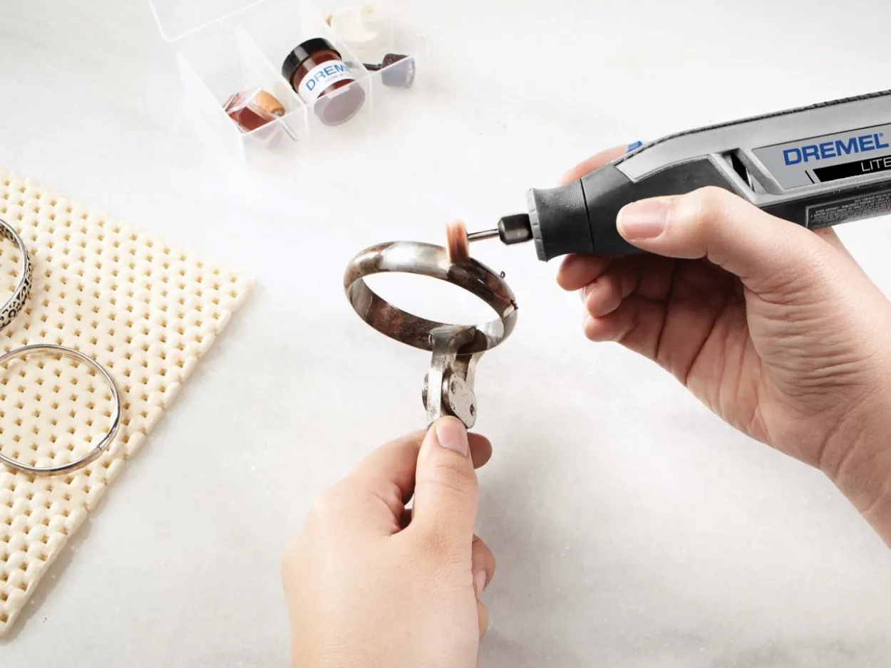 Dremel Lite 7760 Rotary Drill Kit With 15 Accessories