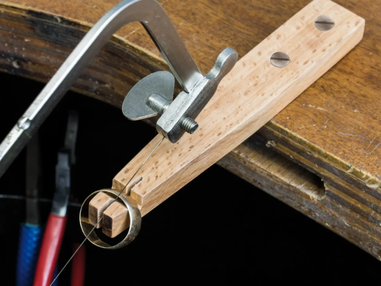 Ring Holding Bench Peg